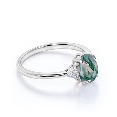 Klasik 7 Batu 1.1 karat Oval Cut Moss Green Agate dan Diamond Plain Shank Wedding Ring di White Gold