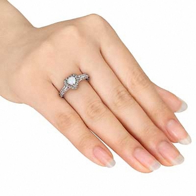 5.0mm Opal Berbentuk Hati dan 1/8 CT. T.W. Cincin Bingkai Berlian dalam Perak Sterling