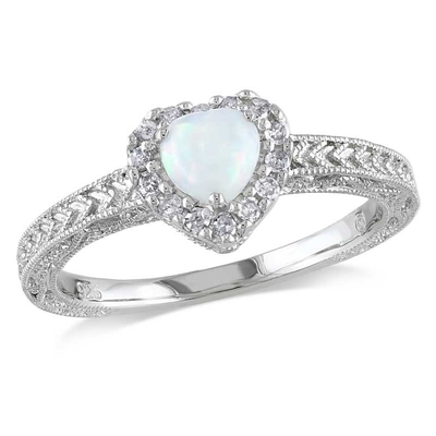 5.0mm Opal Berbentuk Hati dan 1/8 CT. T.W. Cincin Bingkai Berlian dalam Perak Sterling