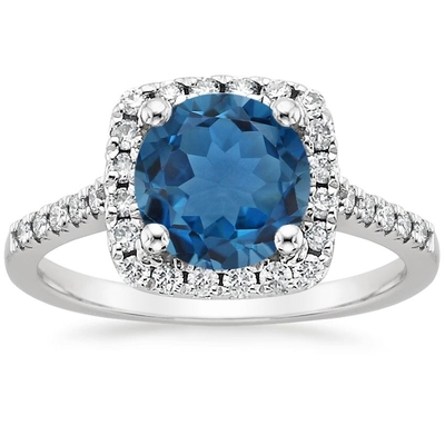 Topaz Biru Berbentuk Hati dan Aksen Berlian Tiga Cincin Janji Batu Emas Putih 10K