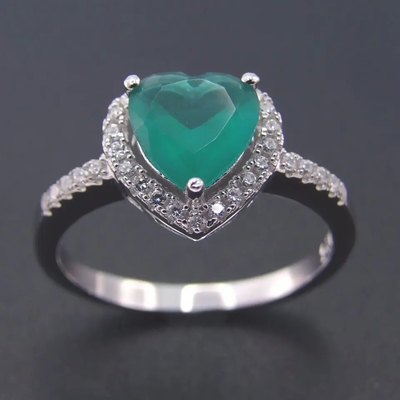 Hot Sale 925 Sterling Silver Berbentuk Hati Set Perhiasan Zirkon Hijau untuk Hadiah Wanita Fashion