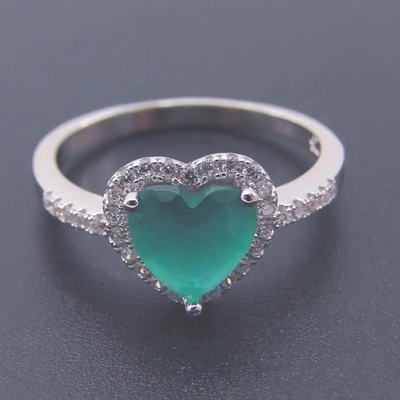 Hot Sale 925 Sterling Silver Berbentuk Hati Set Perhiasan Zirkon Hijau untuk Hadiah Wanita Fashion