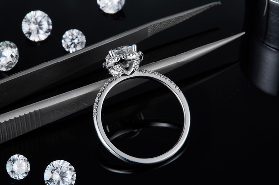 925 Sterling Silver Perhiasan Berlian Moissanite Engagement Rings Putaran Berbentuk Mungil Band Cincin