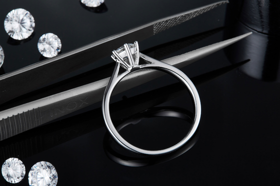 Perhiasan Pernikahan Minimalis Cincin Perak 9K Potong Bulat Putih Moissanite CZ