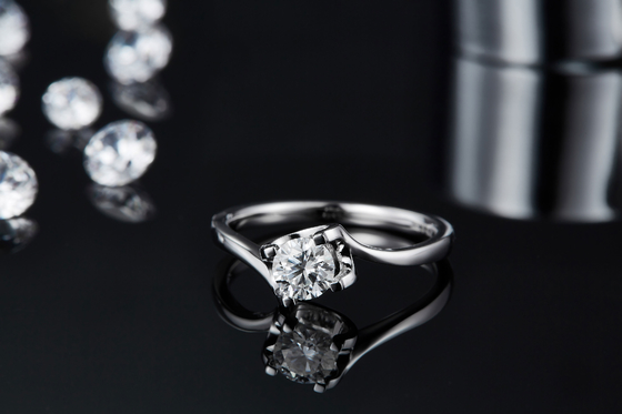 RD 4MM Trapesium Putih Moissanite 9K Cincin Perak CZ Minimalis Perhiasan Pernikahan