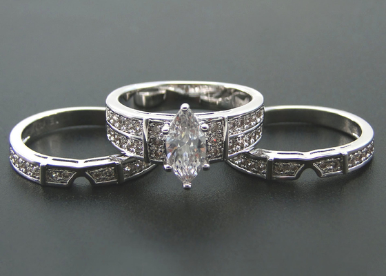 10K 14K Emas Cincin Pernikahan Pertunangan, 0.68ct 56pcs Cincin Berlian Alami ODM