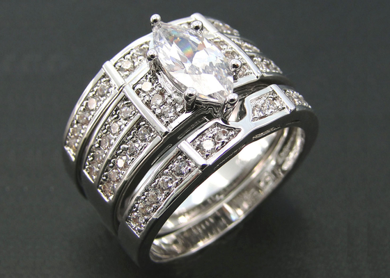 10K 14K Emas Cincin Pernikahan Pertunangan, 0.68ct 56pcs Cincin Berlian Alami ODM
