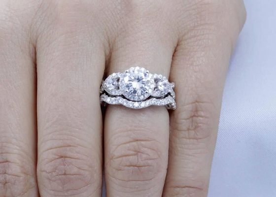 OEM ODM Natural Diamond Wedding Rings, Halo Style Promise Rings Dimensi 6.5mm