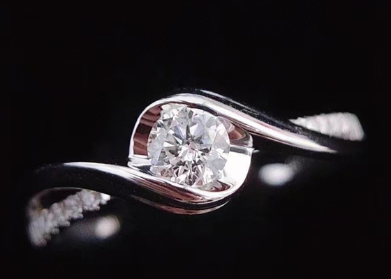 Potongan Bulat 0.46ct Cincin Perhiasan Berlian Asli 14K Bahan Emas Putih ODM