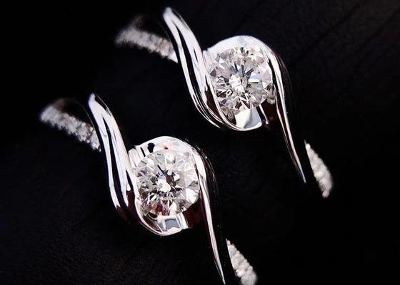 Potongan Bulat 0.46ct Cincin Perhiasan Berlian Asli 14K Bahan Emas Putih ODM