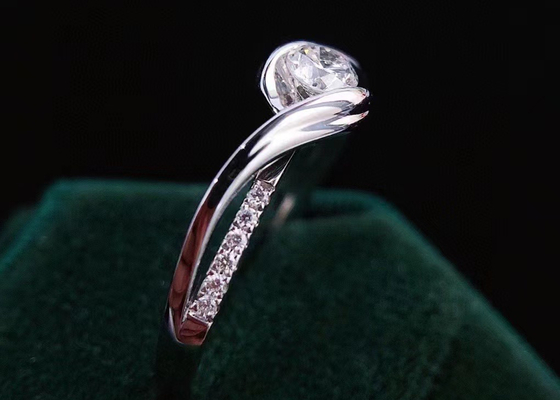 Potongan Bulat 0.46ct Cincin Perhiasan Berlian Asli 14K Bahan Emas Putih ODM