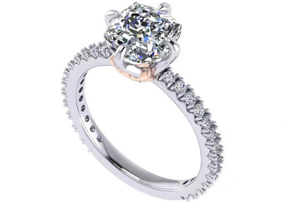 Cincin Berlian Emas Putih OEM 18k, Cincin Pertunangan Potong Bantal 8.13 × 7.87 × 5.13mm