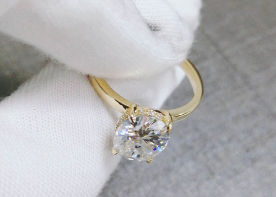 1.5ct Oval Cut Lab Grown Moissanite Ring Bahan Emas 14K Ukuran 0,7 × 0,9cm