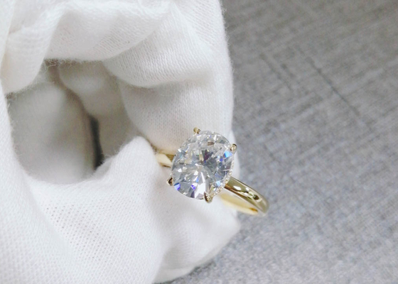 1.5ct Oval Cut Lab Grown Moissanite Ring Bahan Emas 14K Ukuran 0,7 × 0,9cm