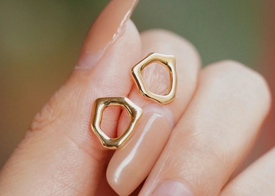 Lingkaran Tidak Beraturan Anting Emas 9k Dimensi 8mm untuk Ulang Tahun