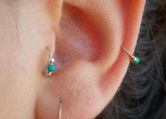 Solid 18K Gold Nose Piercing Moon Sun Shape Dengan 0.06ct SI2 Natural Diamonds ODM