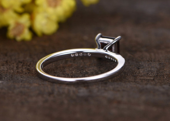 Princess Cut Garnet Diamond Engagement Ring Prong Jenis Pengaturan
