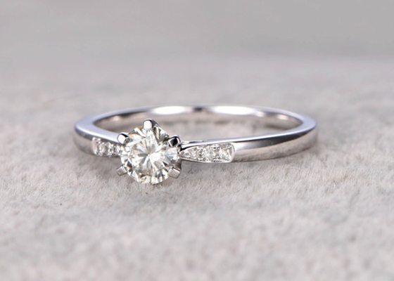 5mm Moissanite Cincin Perhiasan Berlian Asli Bahan Emas Putih ODM untuk Pakaian Sehari-hari