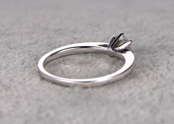 5mm Moissanite Cincin Perhiasan Berlian Asli Bahan Emas Putih ODM untuk Pakaian Sehari-hari