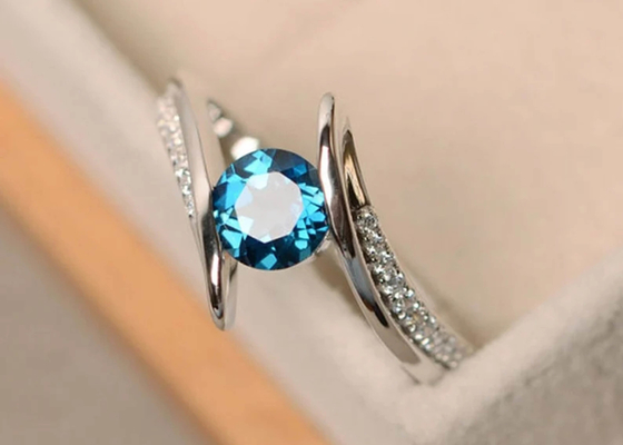 Cincin Pertunangan Berlian Biru Shank Mewah, Cincin Emas Putih OEM ODM 14K