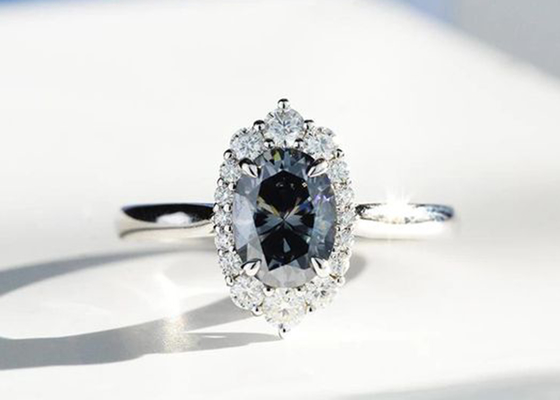 3 Carat Oval Lab Grown Moissanite Ring Warna Abu-abu Gelap ukuran 8 × 10MM