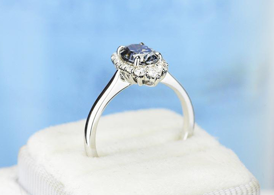 3 Carat Oval Lab Grown Moissanite Ring Warna Abu-abu Gelap ukuran 8 × 10MM