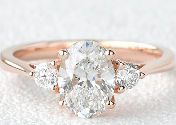 10K Gold Lab Grown Moissanite Ring White Oval Cut Berat 2.1ct Bentuk 7 × 9mm