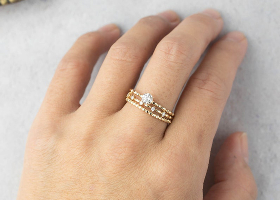 Cincin Emas 6MM Dengan Berlian Solitaire, Cincin Berlian Moissanite 0.8ct ODM
