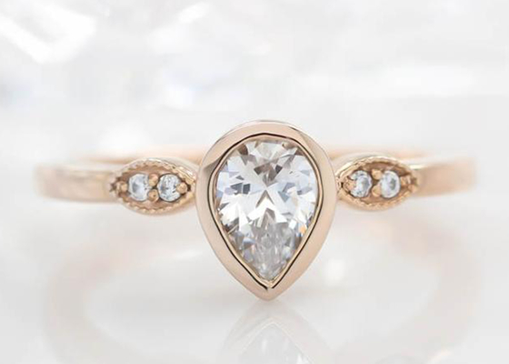 Cincin Moissanite Emas 10k 0,77 karat, Cincin Pertunangan Solitaire Emas Dimensi 5 × 7mm