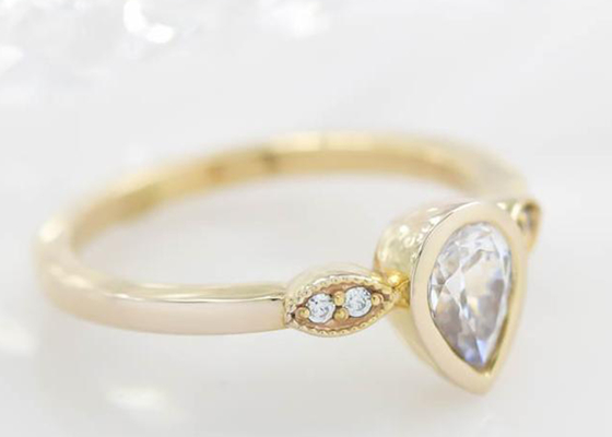 Cincin Moissanite Emas 10k 0,77 karat, Cincin Pertunangan Solitaire Emas Dimensi 5 × 7mm