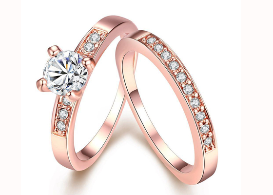 OEM Rose Gold Engagement Dan Wedding Ring Set dengan Batu 0.44CT 5mm