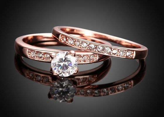 OEM Rose Gold Engagement Dan Wedding Ring Set dengan Batu 0.44CT 5mm